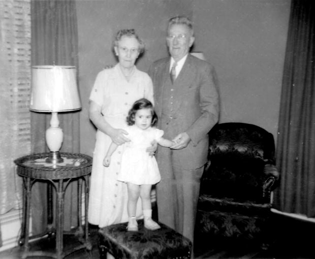 13.ike_mom_teena